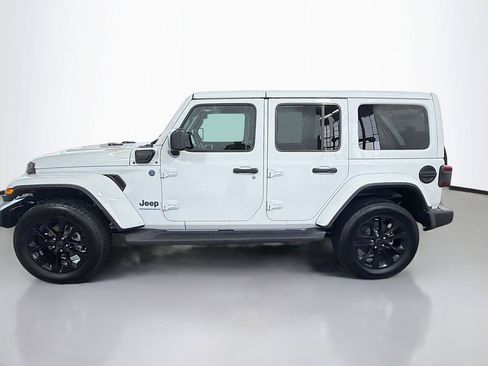 Used 2025 Jeep Wrangler Unlimited Sahara AWD/4WD image 6