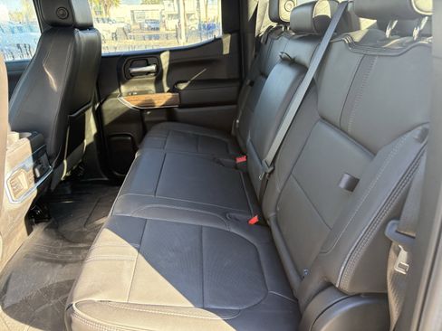 Used 2022 Chevrolet Silverado 1500 High Country w/ Technology Package image 9