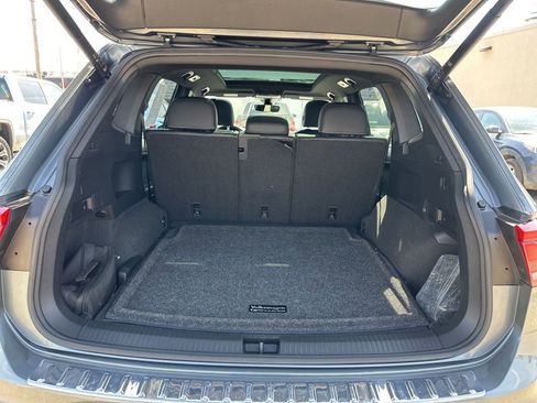 Certified 2022 Volkswagen Tiguan SEL R-Line image 27