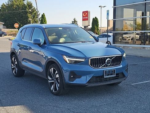 Used 2024 Volvo XC40 B5 Ultimate w/ Protection Package Premier AWD/4WD image 1
