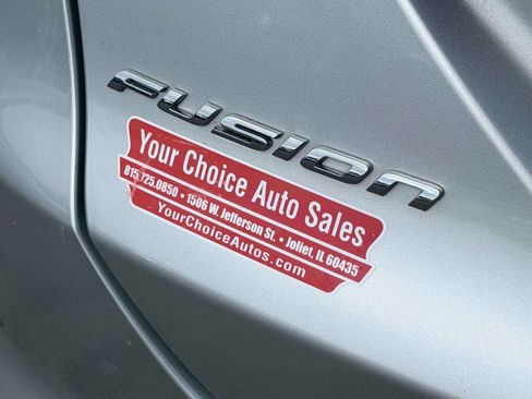 Used 2017 Ford Fusion SE w/ Fusion SE Technology Package FWD image 5