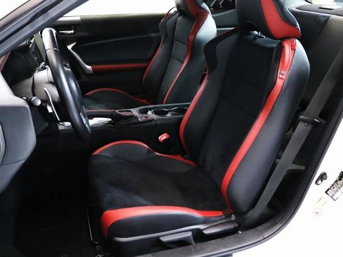 Used 2020 Toyota 86 image 2