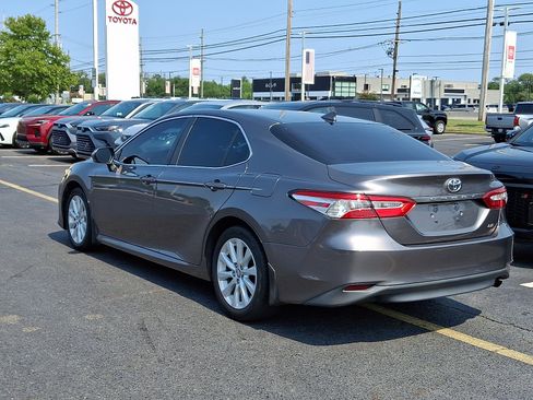 Used 2019 Toyota Camry LE w/ Convenience Package FWD image 4