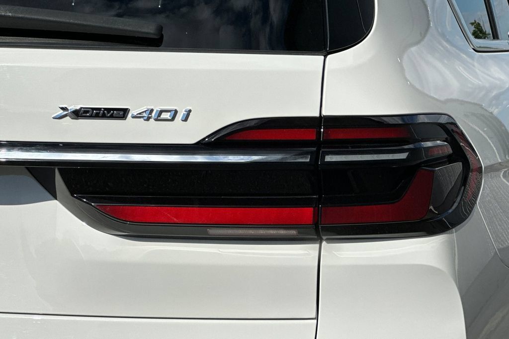 Used 2025 BMW X7 xDrive40i AWD/4WD image 29