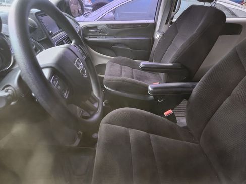 Used 2018 Dodge Grand Caravan SE w/ UConnect Hands-Free Group FWD image 7