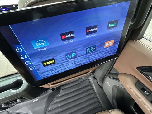 Used 2025 Chevrolet Tahoe High Country image 18