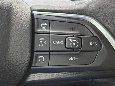 Used 2025 Jeep Grand Cherokee L Altitude AWD/4WD image 15