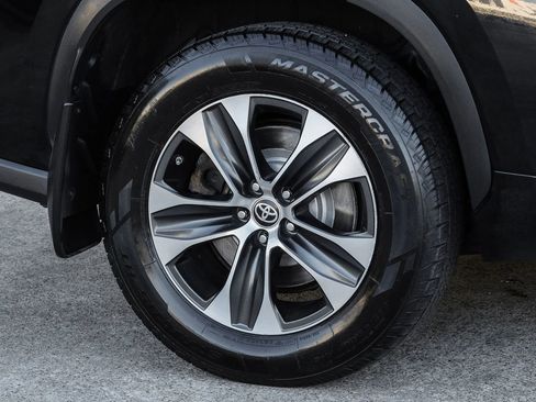 Used 2021 Toyota Highlander XLE image 68