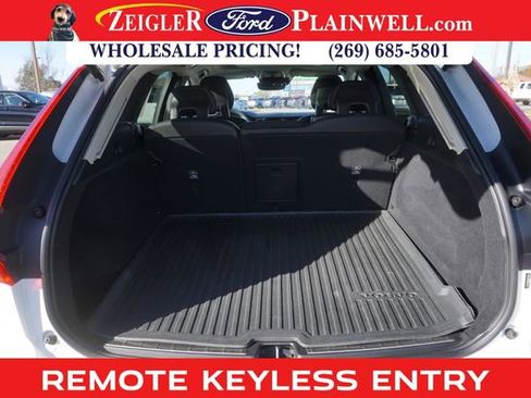 Used 2018 Volvo XC60 T6 Momentum w/ Advanced Package image 10