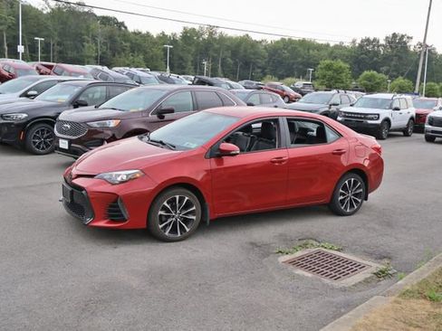 Used 2018 Toyota Corolla SE FWD image 3