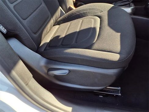 Used 2022 Jeep Renegade Latitude w/ Convenience Group image 23