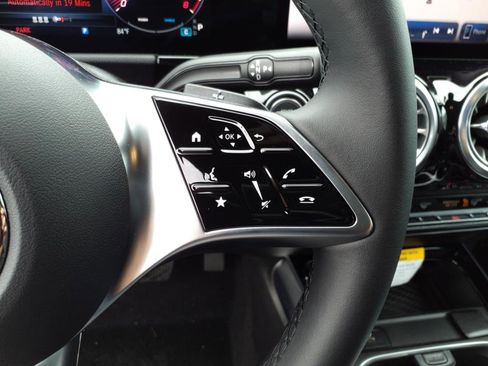 Certified 2025 Mercedes-Benz GLA 250 4MATIC image 16