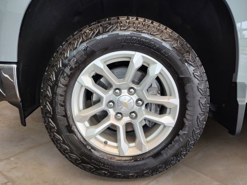 Used 2024 Chevrolet Silverado 1500 LT w/ Z71 Off-Road Package AWD/4WD image 30