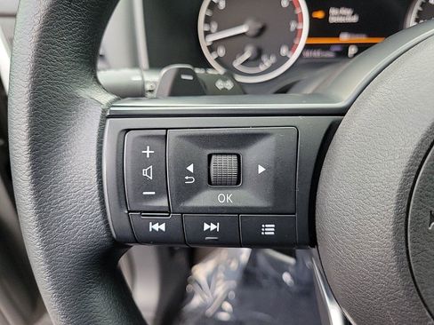 Used 2024 Nissan Rogue S image 21