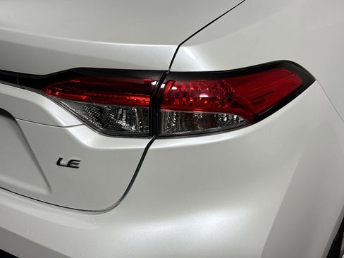 Used 2025 Toyota Corolla LE image 33
