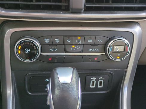 Used 2021 Ford EcoSport SE image 24