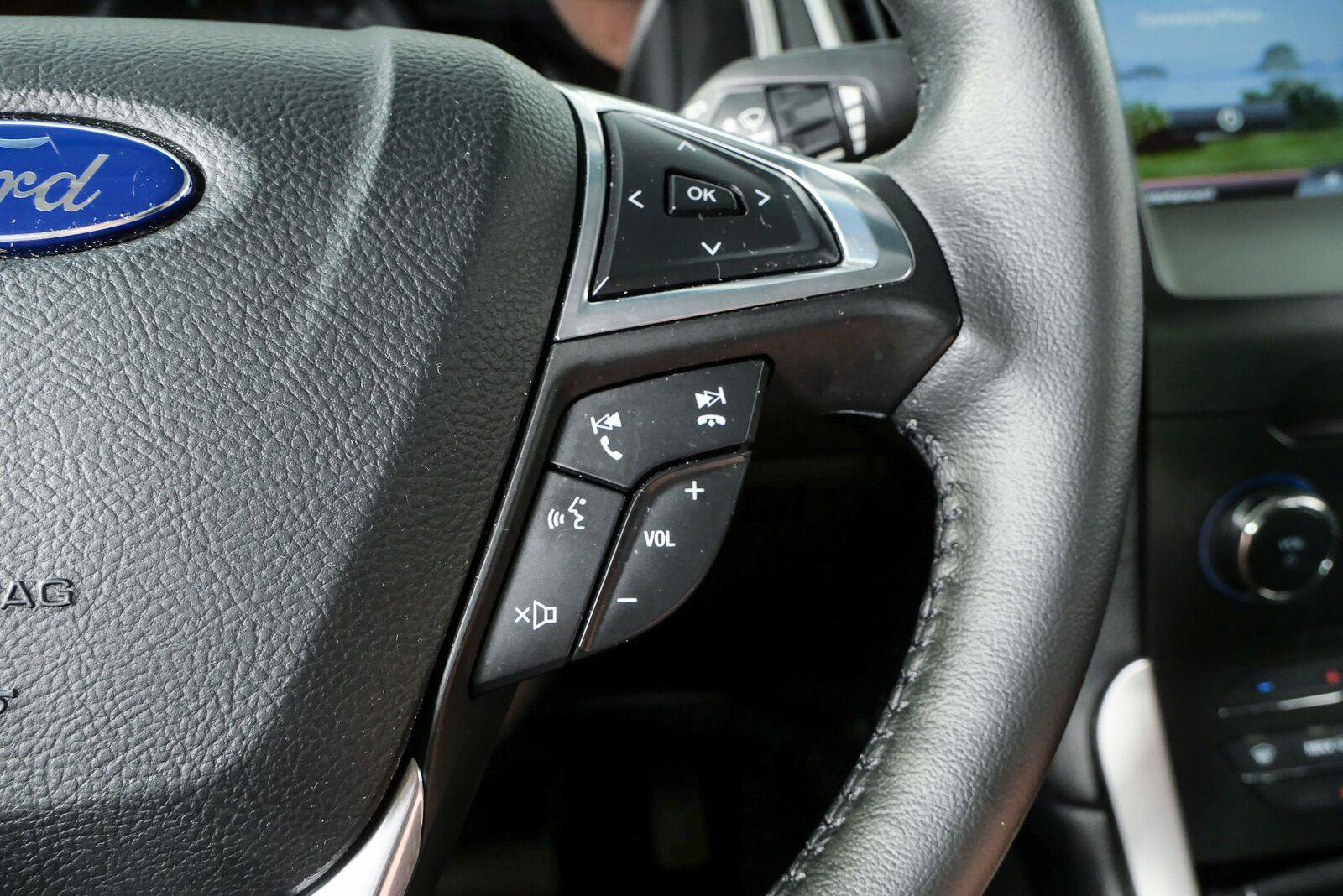 Used 2015 Ford Edge SEL w/ Equipment Group 201A FWD image 11