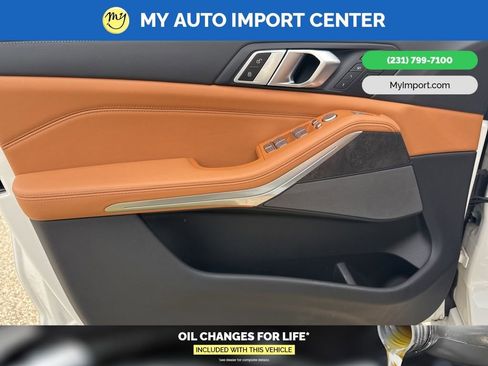 Used 2024 BMW X7 xDrive40i w/ Premium Package image 10