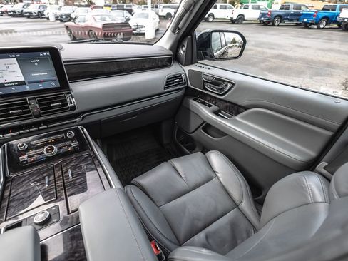 Used 2021 Lincoln Navigator L Reserve image 27