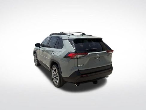 Used 2022 Toyota RAV4 XLE Premium FWD image 5