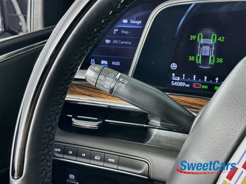 Used 2024 Cadillac Escalade Premium Luxury AWD/4WD image 20