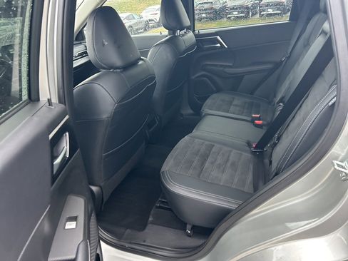 Used 2024 Mitsubishi Outlander SE image 10