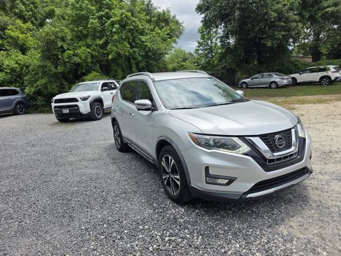 Used 2018 Nissan Rogue SL FWD image 16