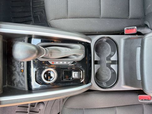 Used 2024 Chevrolet Colorado LT w/ LT Convenience Package II AWD/4WD image 17