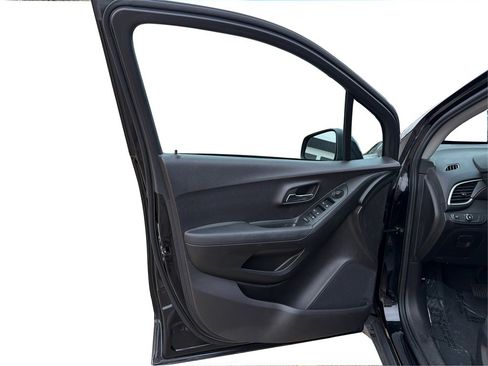 Used 2017 Chevrolet Trax LS image 20