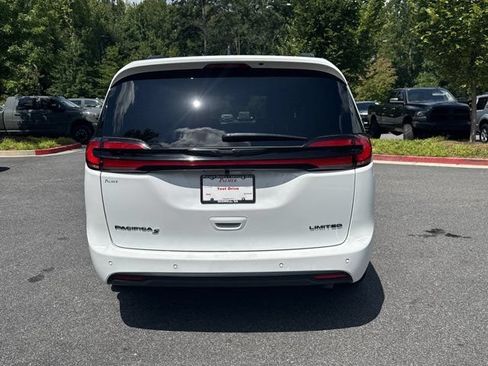 Certified 2026 Chrysler Pacifica Limited w/ S Appearance Package FWD image 7