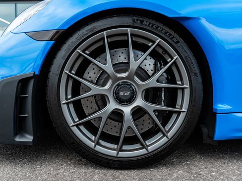 Used 2025 Porsche 718 Cayman GT4 RS RWD image 6