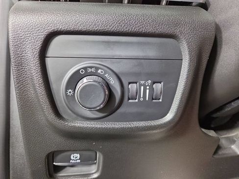 Used 2024 Jeep Grand Cherokee L Altitude AWD/4WD image 32