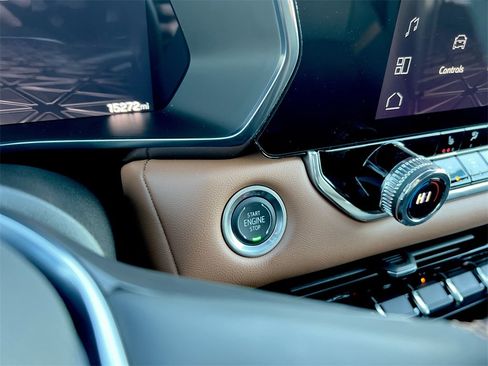 Used 2024 GMC Canyon AT4 w/ Canyon Safety Plus Package image 15