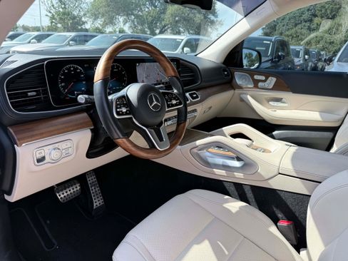 Used 2022 Mercedes-Benz GLS 450 4MATIC image 13