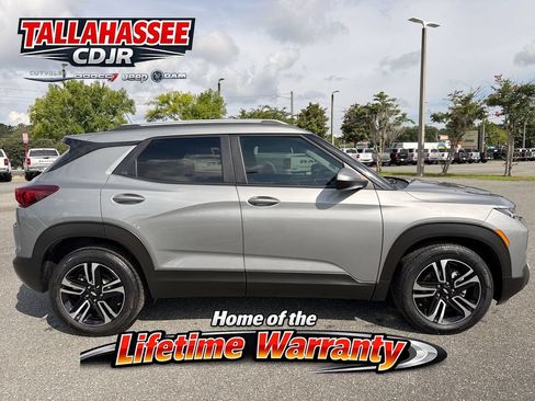 Used 2023 Chevrolet TrailBlazer LT FWD image 2