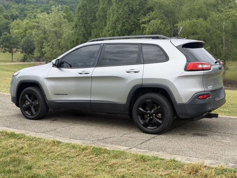 Used 2015 Jeep Cherokee Latitude FWD image 3