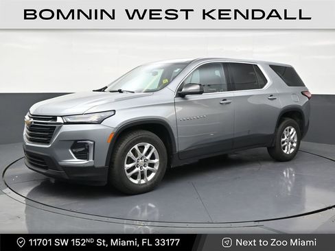 Used 2023 Chevrolet Traverse LS FWD image 1
