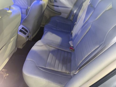 Used 2018 Ford Taurus SE image 7