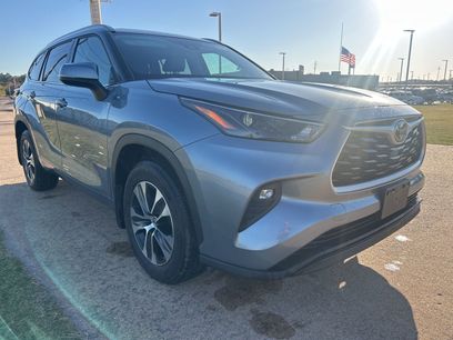 Used 2022 Toyota Highlander XLE