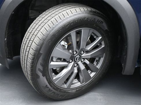 Used 2022 Nissan Pathfinder S image 19