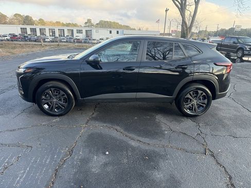 Certified 2025 Chevrolet Trax LS image 2