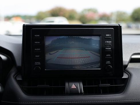 Used 2019 Toyota RAV4 LE image 21
