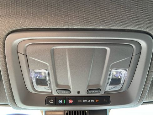 Used 2025 Chevrolet Silverado 2500 LT image 30