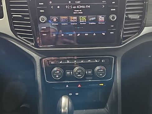 Used 2023 Volkswagen Atlas SE image 32