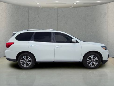 Used 2019 Nissan Pathfinder SV FWD image 2