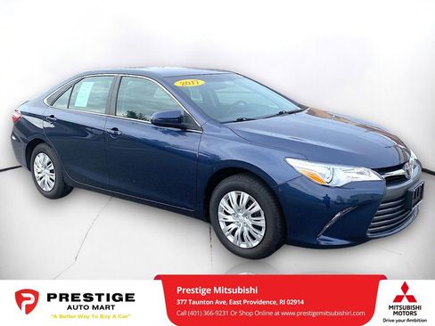 Used 2017 Toyota Camry LE image 1