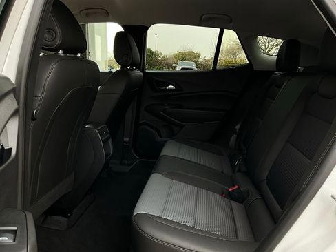 Used 2025 Chevrolet Trax LT image 11