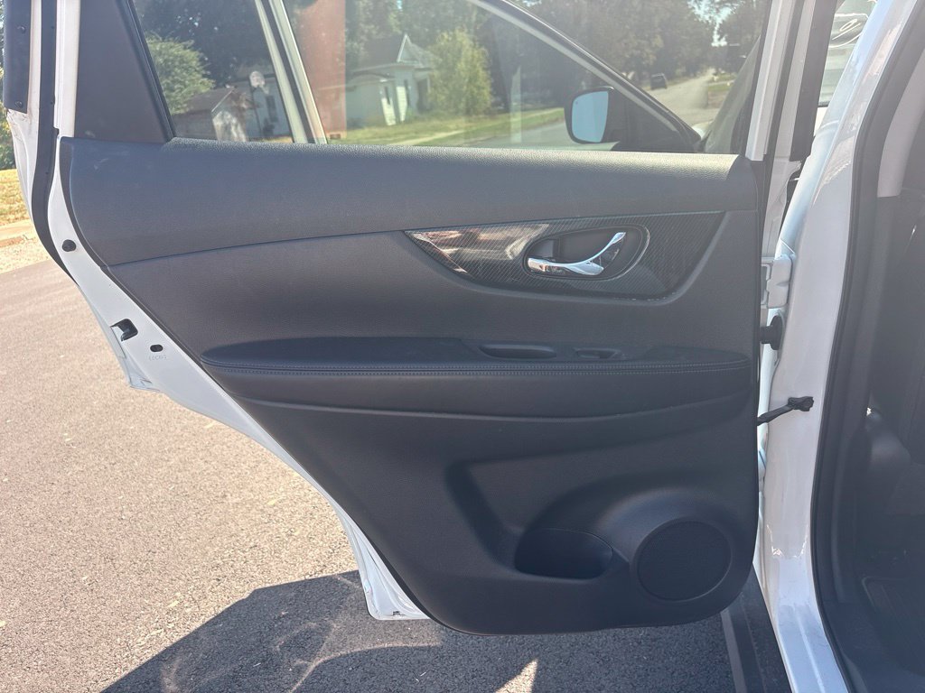 Used 2017 Nissan Rogue SL w/ SL Premium Package FWD image 23