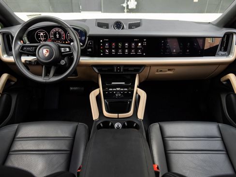 Certified 2024 Porsche Cayenne Coupe AWD/4WD image 12