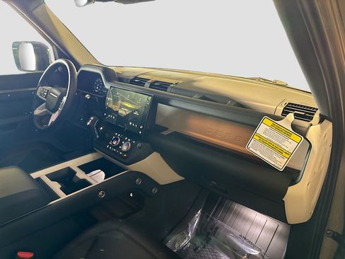 New 2026 Land Rover Defender 110 X-Dynamic SE AWD/4WD image 13